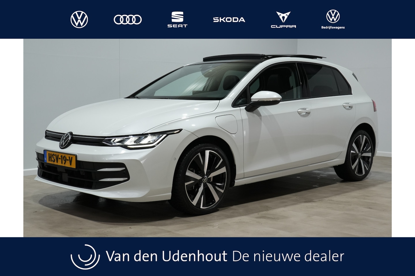 Volkswagen Golf - 1.5 eHybrid 2045pk Life Edition Panorama Ergo Camera 18"velgen Privacy glass 144 - AutoWereld.nl