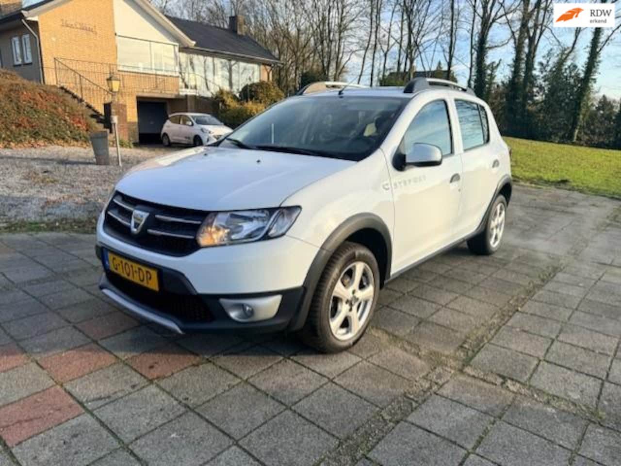 Dacia Sandero Stepway - 0.9 TCe Lauréate 5DRS/AIRCO/NAVI/CRUISE/ELEK.RAMEN - AutoWereld.nl