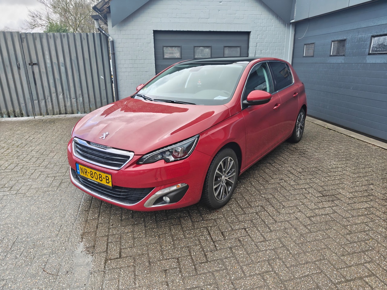 Peugeot 308 - 1.6 BlueHDi Blue Lease Premium 1.6 BlueHDi Blue Lease Premium,Panodak,Cruise control,Parking system,Navi,Trekhaak - AutoWereld.nl