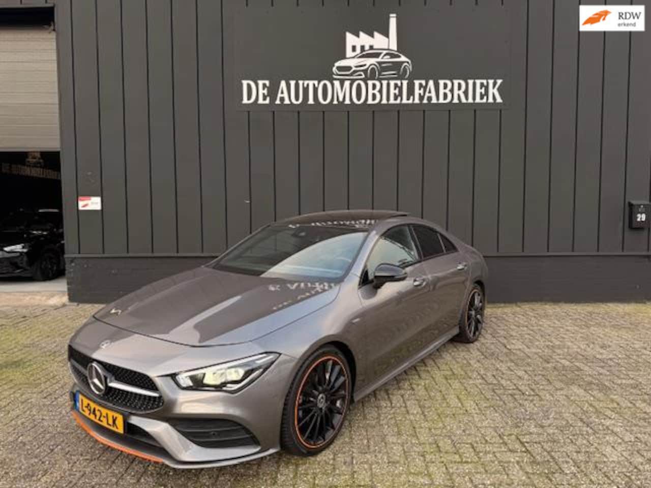 Mercedes-Benz CLA-Klasse - Mercedes-Benz CLA-klasse 180 Business Solution AMG Orange - AutoWereld.nl