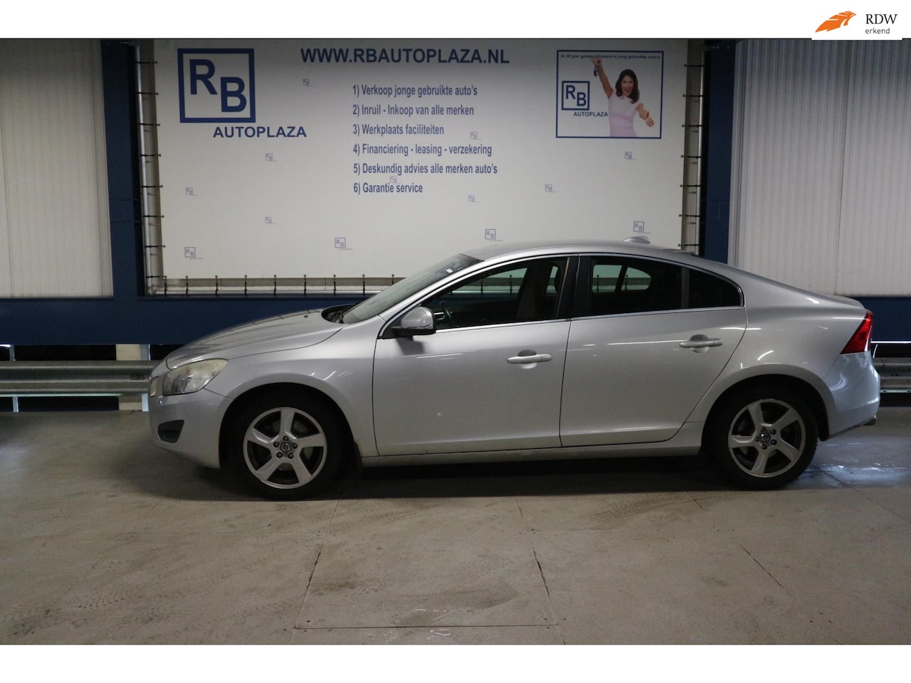 Volvo S60 - 1.6 T3 R-Design / 12 MND GARANTIE / TOP DEAL ! ! ! - AutoWereld.nl