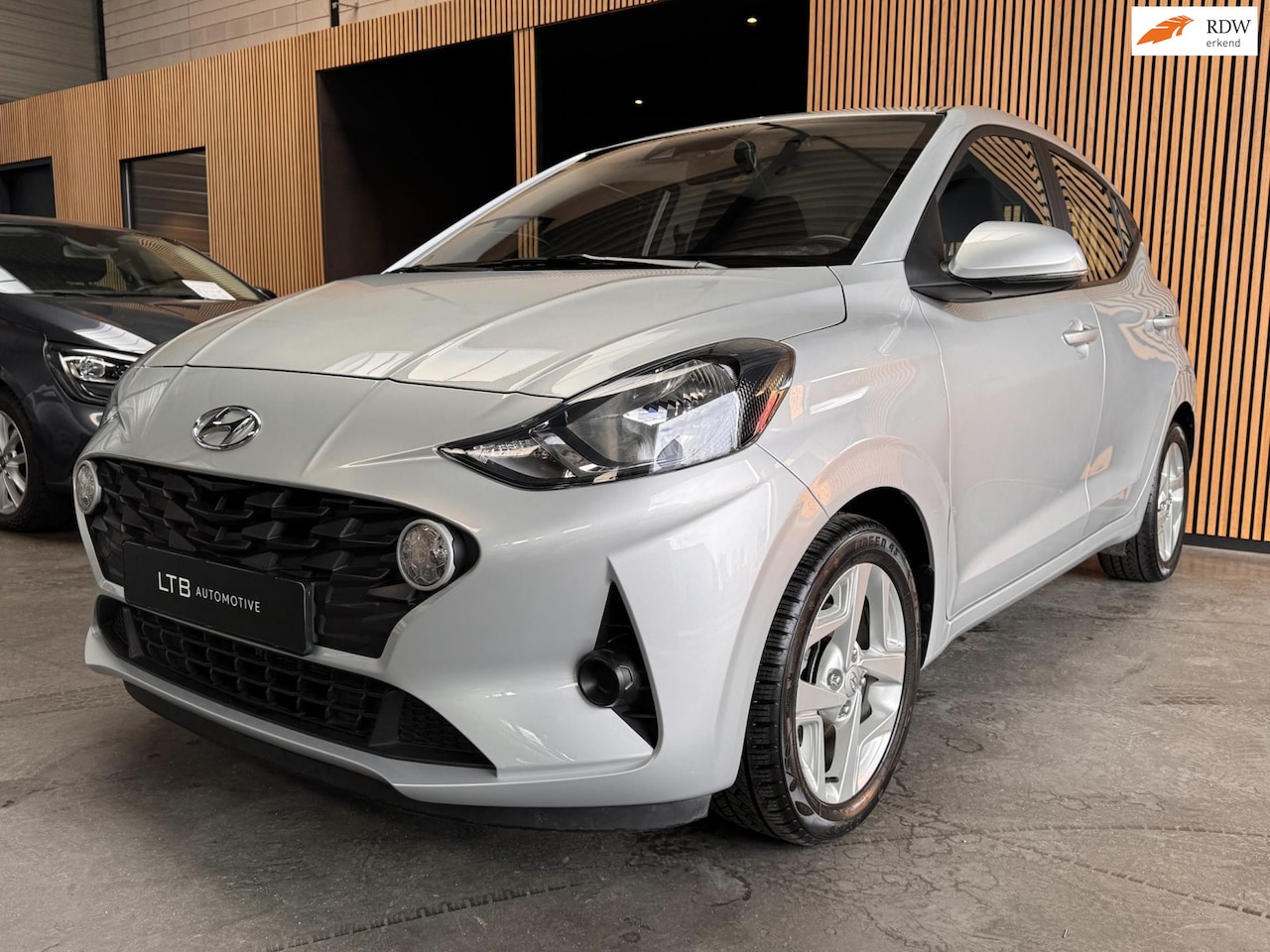 Hyundai i10 - 1.0 Comfort Automaat Carplay|PDC|Stoel/stuurverw.|Airco|Cruise - AutoWereld.nl