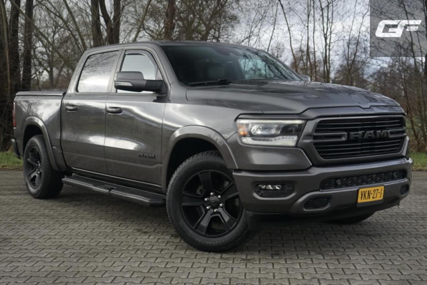 Dodge Ram 1500 - 4X4 5.7 V8 4x4 Crew Cab Sport Pano Leer Carplay Trekh. - AutoWereld.nl