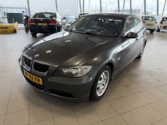 BMW 3-serie - 318i Dynamic Exec