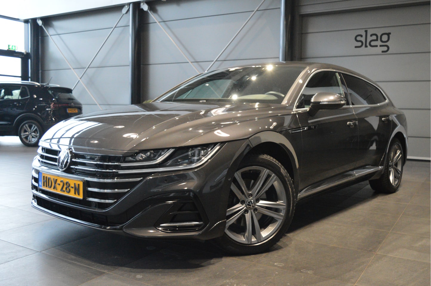 Volkswagen Arteon Shooting Brake - 1.4 TSI eHybrid 3X R-LINE head up leer trekhaak !! - AutoWereld.nl