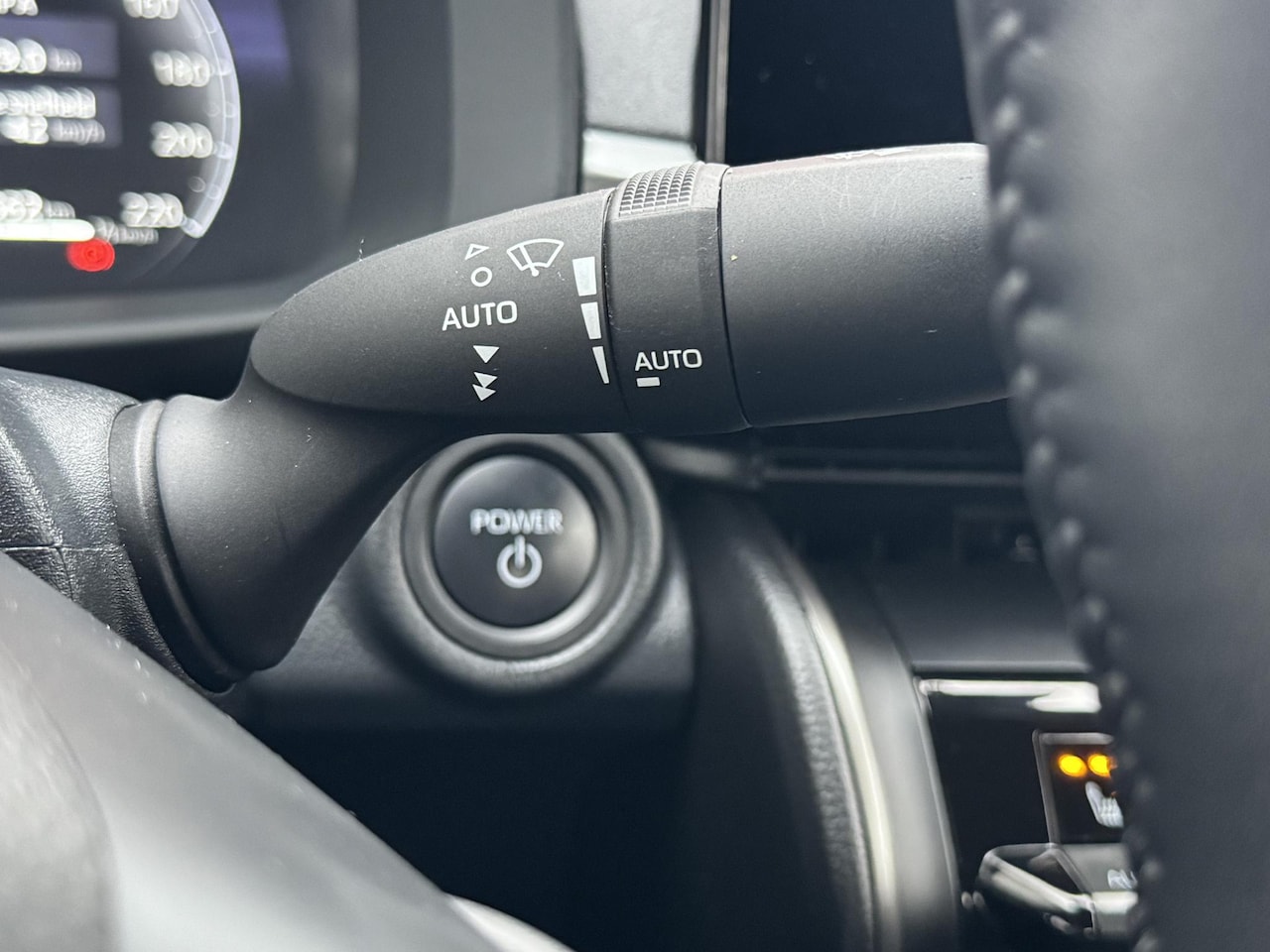 Toyota C-HR - 2.0 Plug-in Hybrid 220 Dynamic ANDROID/APPLE STOEL/STUURVERW. P-SENSOREN DODEHOEK NAVI - AutoWereld.nl