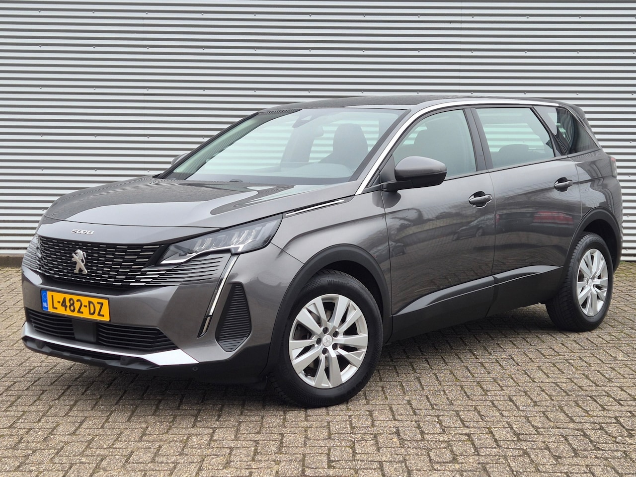 Peugeot 5008 - 1.2 PureTech 7 Persoons Navi Carplay Camera Trekhaak Dealer Onderhouden - AutoWereld.nl