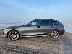 BMW 3-serie Touring - 320e Sportline | Laserlight | Shadow Line | Head Up Display | 2 jaar (