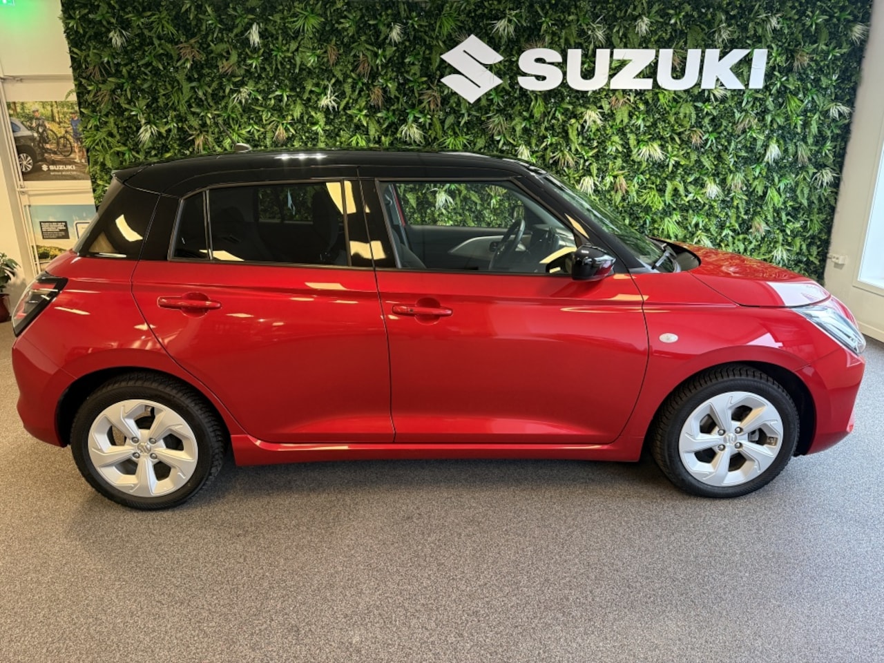 Suzuki Swift - fabrieksgar. t/m 02-04-2035 1.2 Select SmartHyb. NAVI CC All-seasons LMV Carplay Airco - AutoWereld.nl