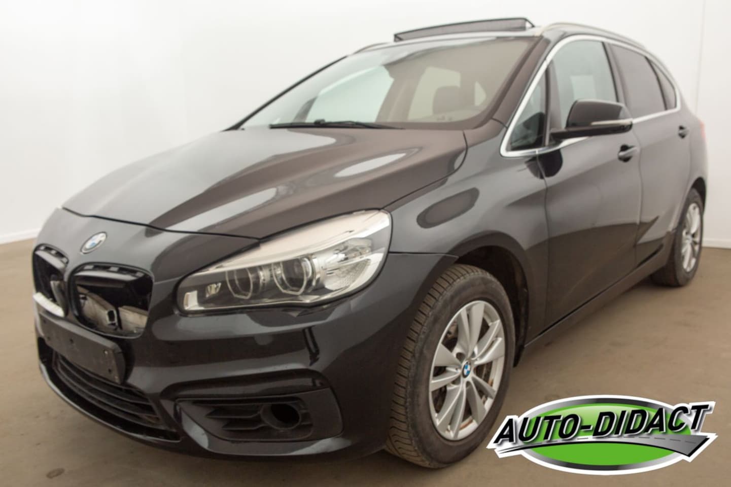 BMW 2-serie Active Tourer - 216d Leder Pano Navi Clima - AutoWereld.nl