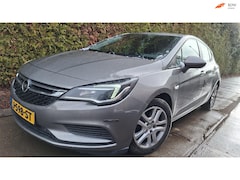 Opel Astra - 1.6 CDTI Business+
