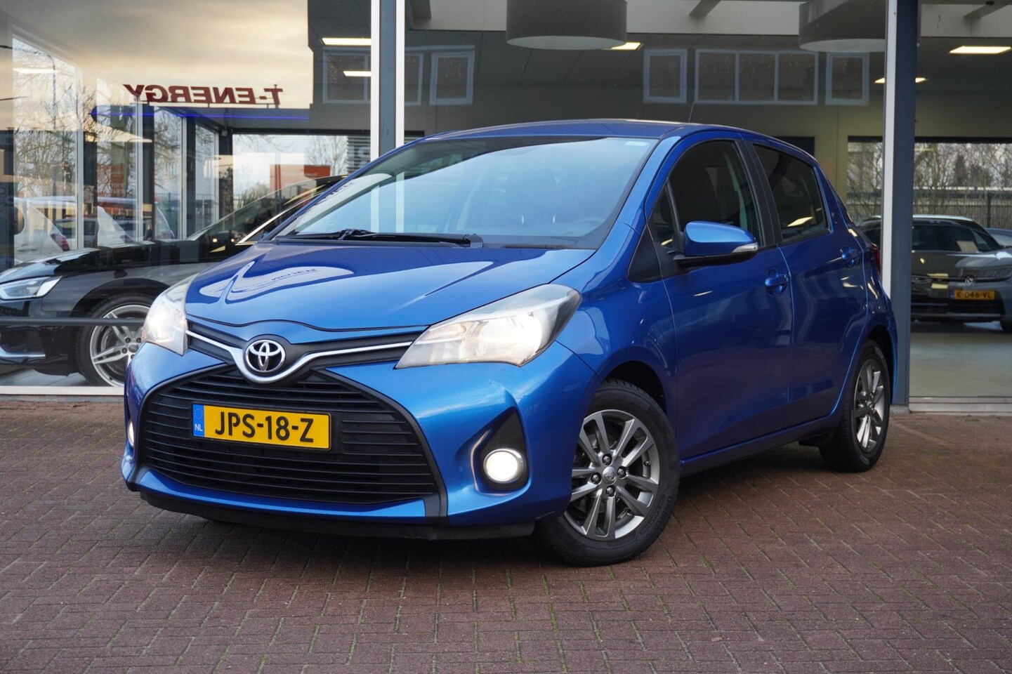 Toyota Yaris - 1.3 VVT-i Lounge 5deurs | Airco | Elek. Pakket | LM velgen | Vol opties | Inruil mogelijk - AutoWereld.nl