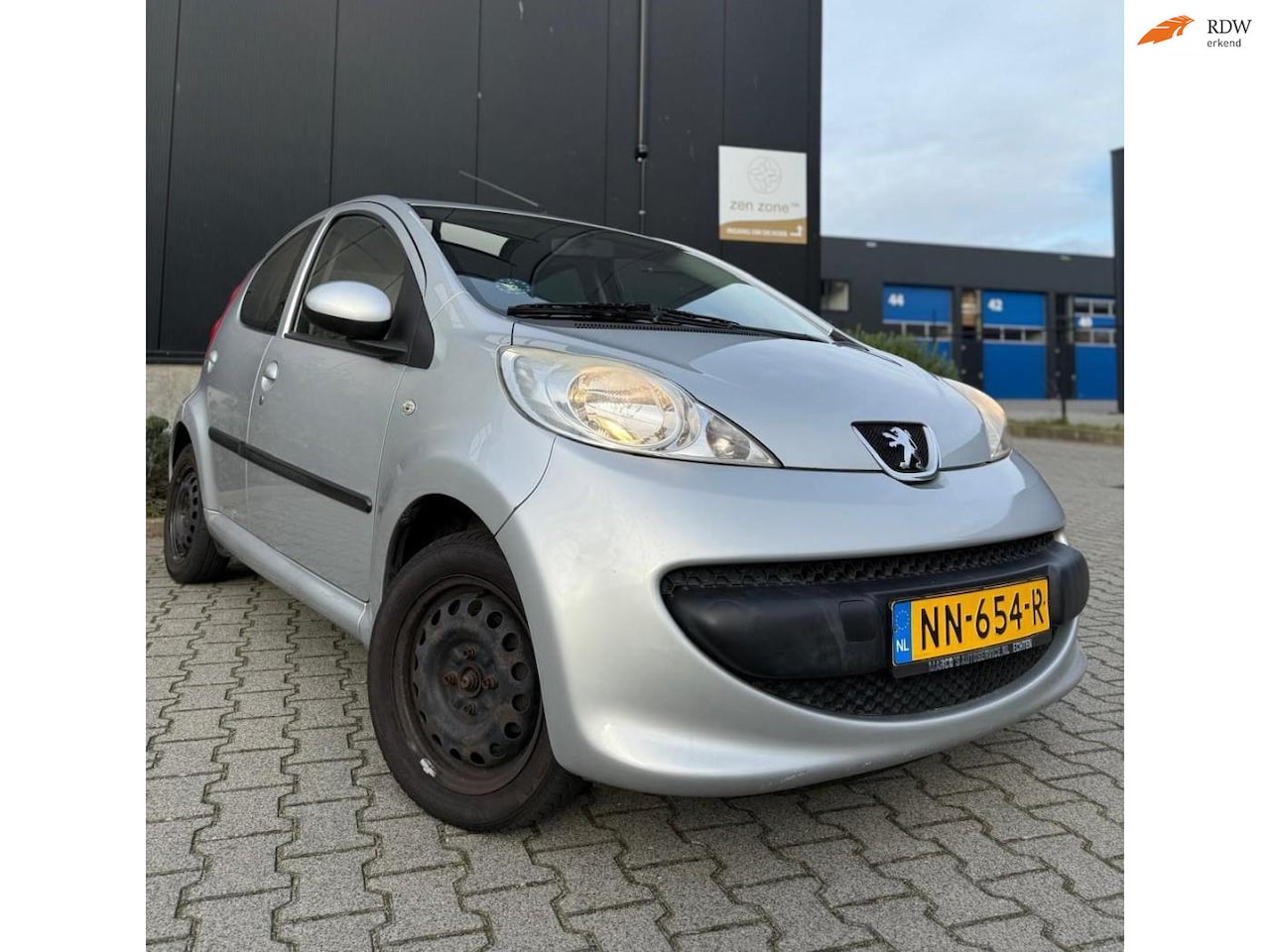 PEUGEOT 107