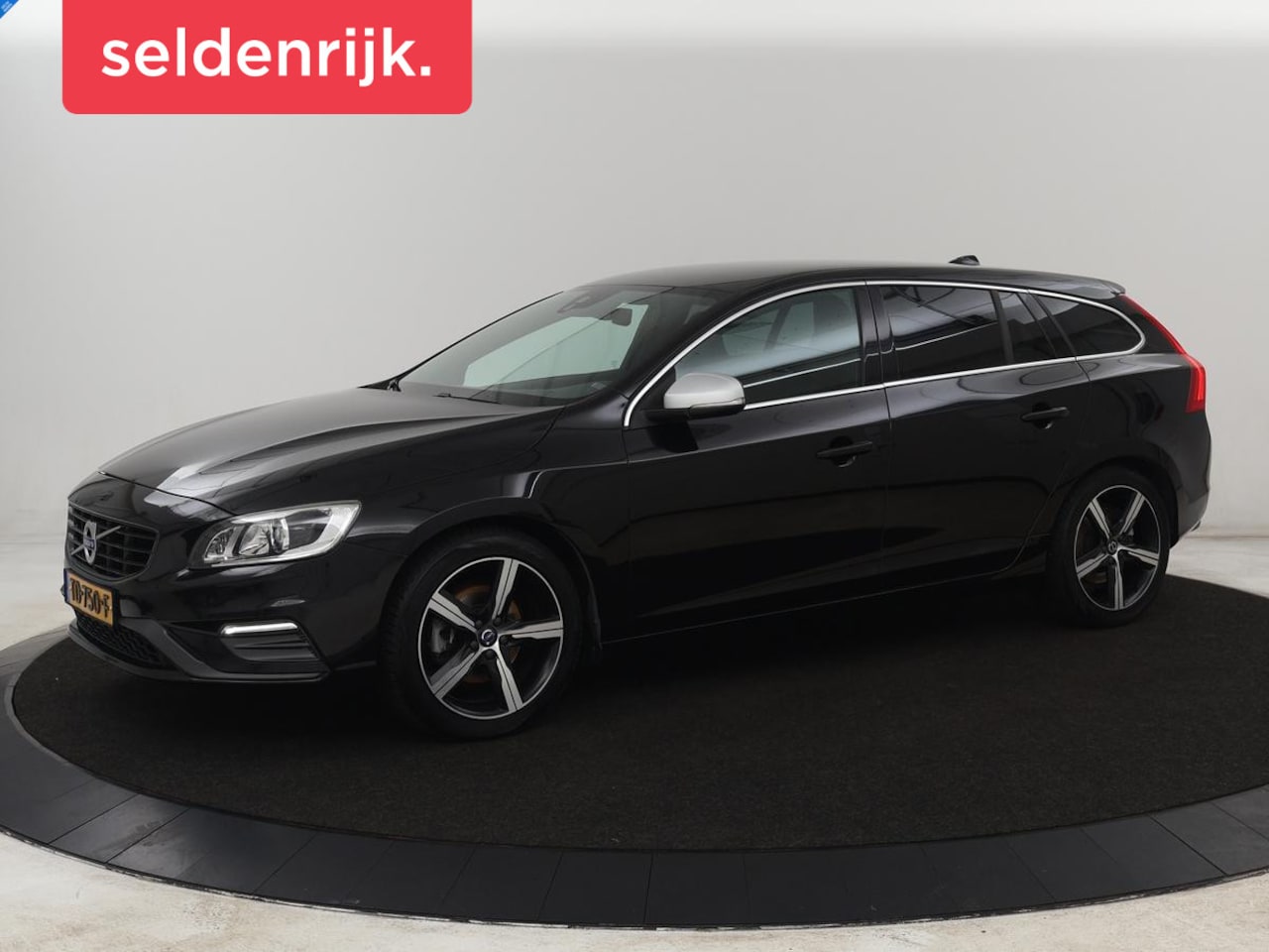 Volvo V60 - 2.0 T4 Sport | Stoelverwarming | Bi-Xenon | Leder/Alcantara | Trekhaak | Navigatie | Bluet - AutoWereld.nl