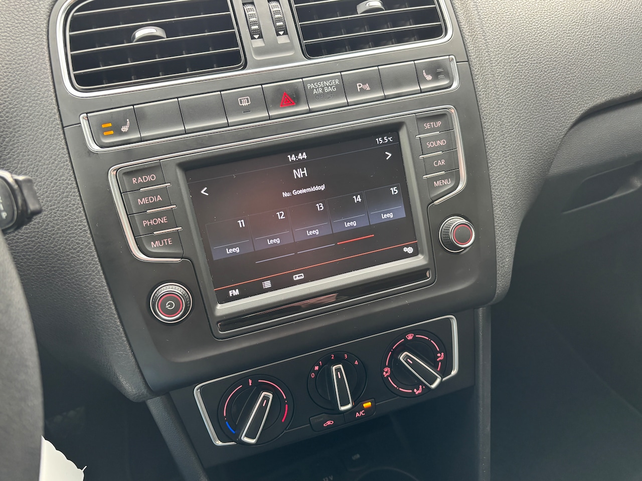 Volkswagen Polo - 1.0 First Edition | Airco. Parkeersensoren. Stoelverw.