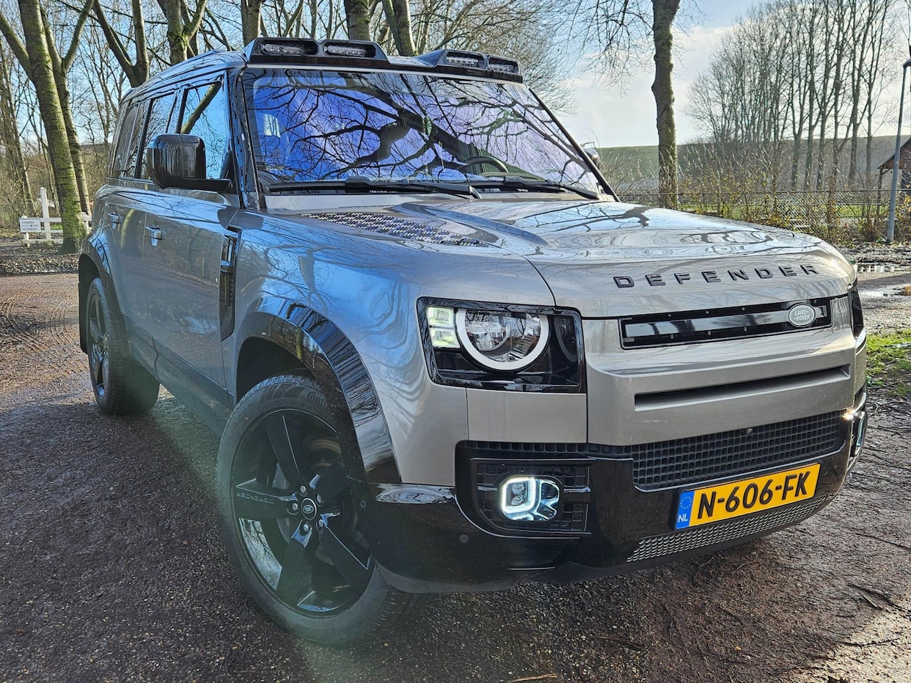 Land Rover Defender 110 - 110 2.0 P400e - AutoWereld.nl