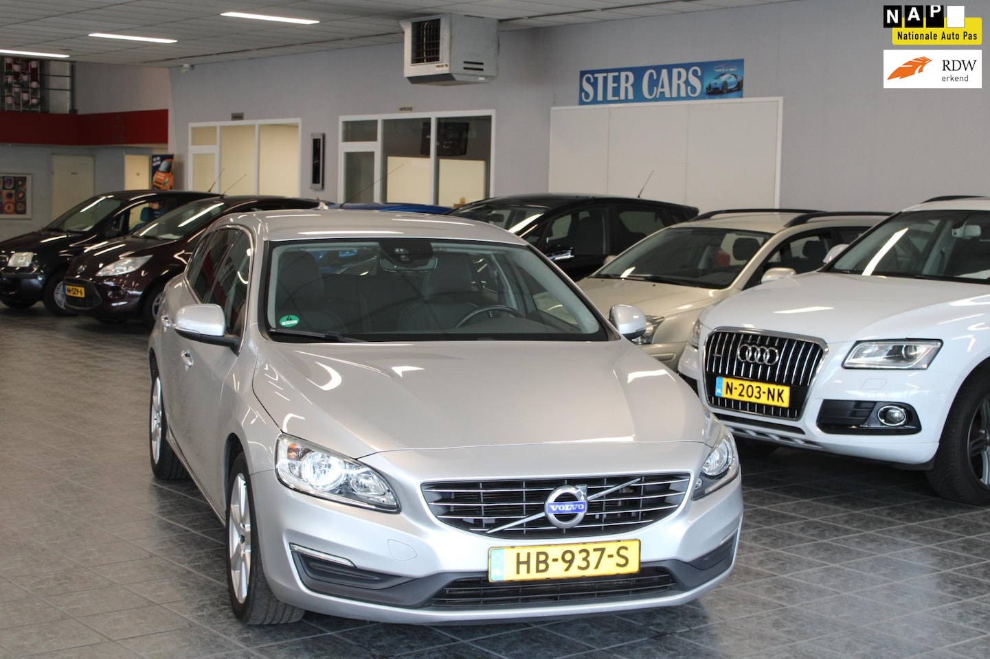 Volvo V60 - 2.0 T3 Momentum 2.0 T3 Momentum, Nieuwe distributieriem, NAP, APK - AutoWereld.nl