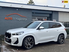 BMW X1 - SDrive18i M-Sport leder pano H&K 20"
