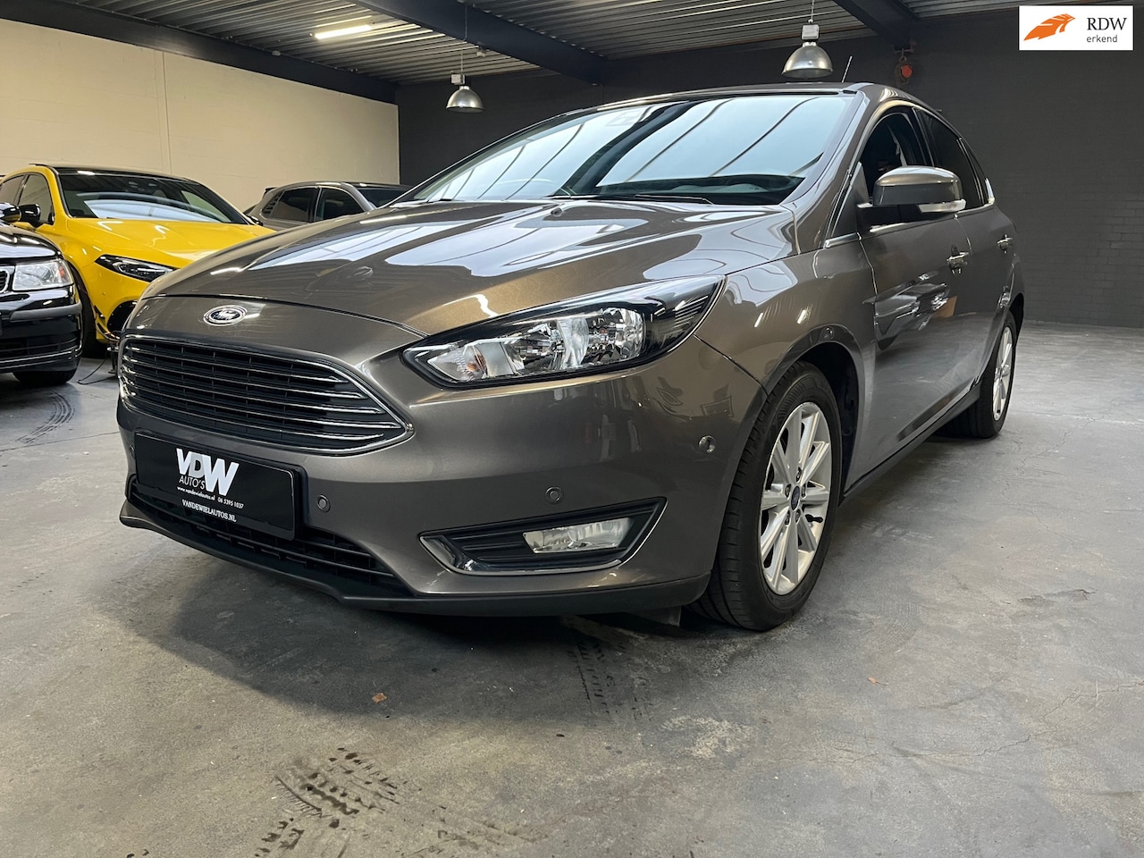 Ford Focus - 1.0 Titanium Edition Voll optie ,stoelverw,Voorruitverw ,parkeerh,trekhaak . - AutoWereld.nl