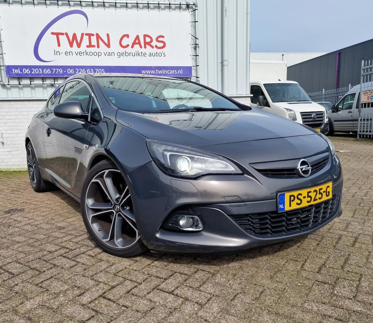 Opel Astra GTC - 2.0 CDTi BiTurbo Navi Xenon Airco - AutoWereld.nl