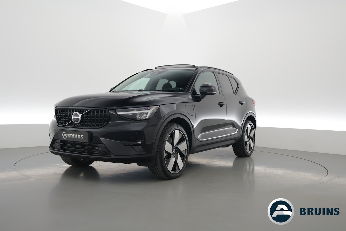 Volvo XC40 - 1.5 T4 Plug-in hybrid Ultimate Dark | Pano-dak | Leder | 360 camera | Voorruitverw. | Adap - AutoWereld.nl