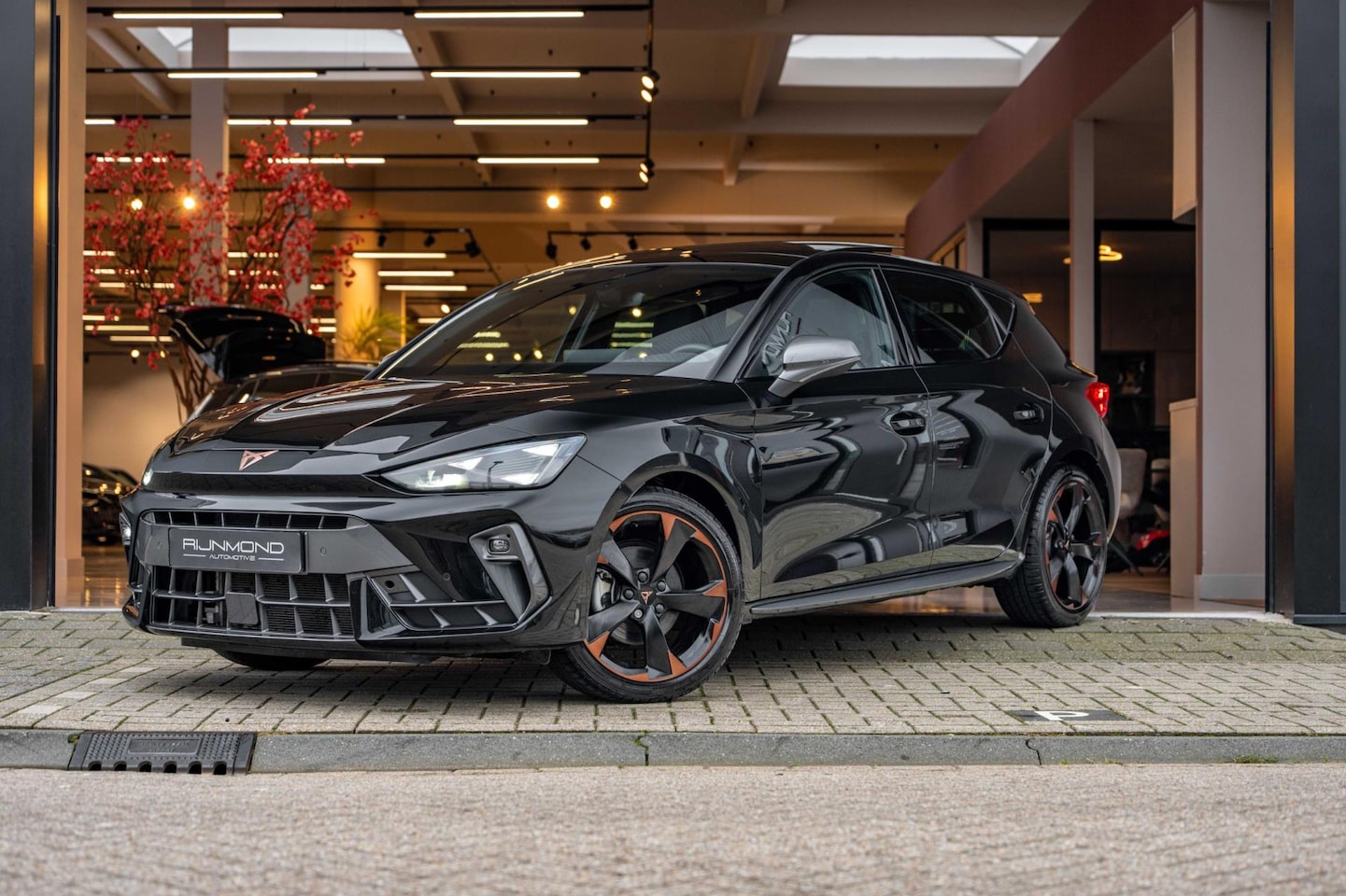 CUPRA Leon - 1.5 TSI e-Hybrid VZ|Pano|Sfeer|Camera|Keyless|Carplay - AutoWereld.nl