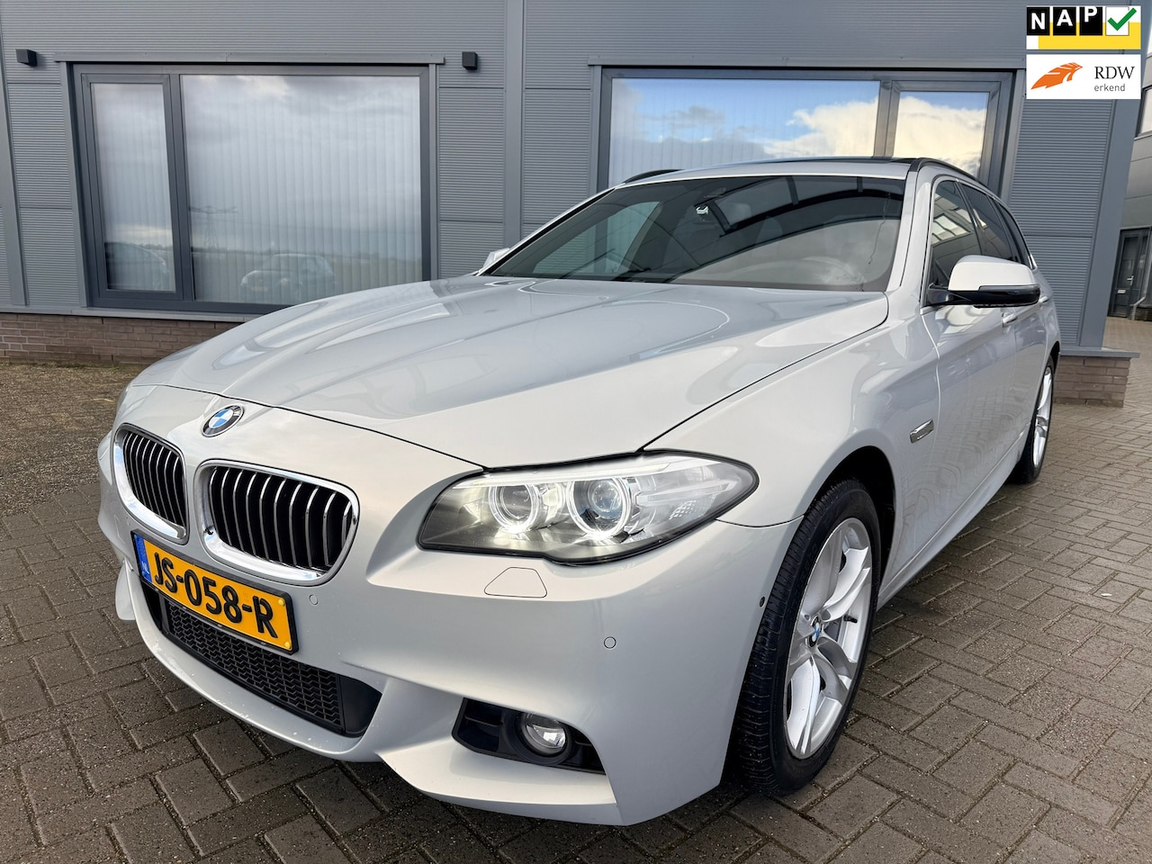 BMW 5-serie Touring - 528i M Sport Edition|Panoramadak|360 Camera|Automaat|Trekhaak|Orig NL Auto|NAP| - AutoWereld.nl