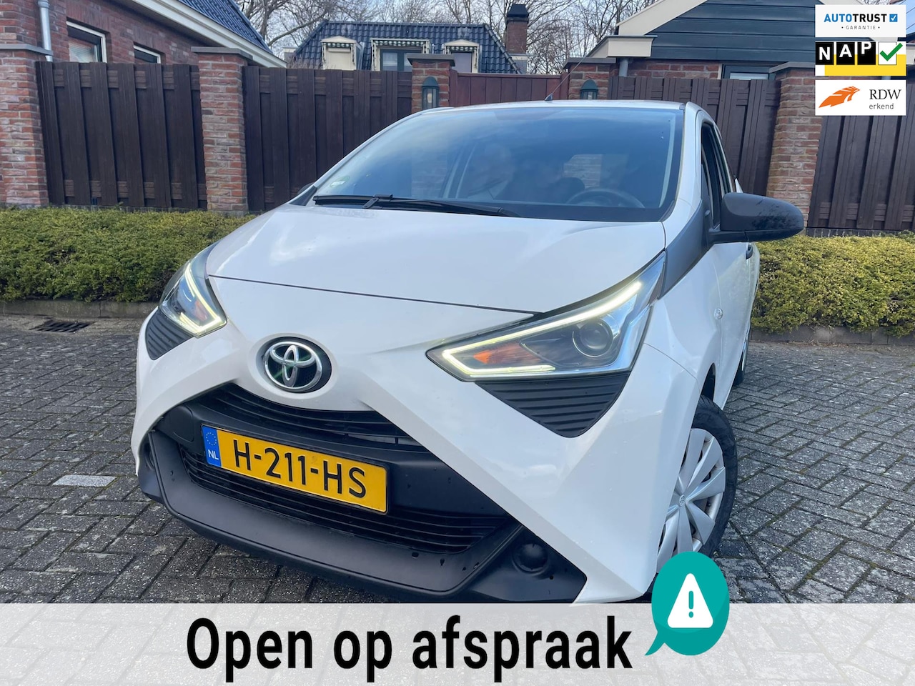 Toyota Aygo - 1.0 VVT-i x-fun 5DRS AIRCO BLUETOOTH ISOFIX NAP - AutoWereld.nl