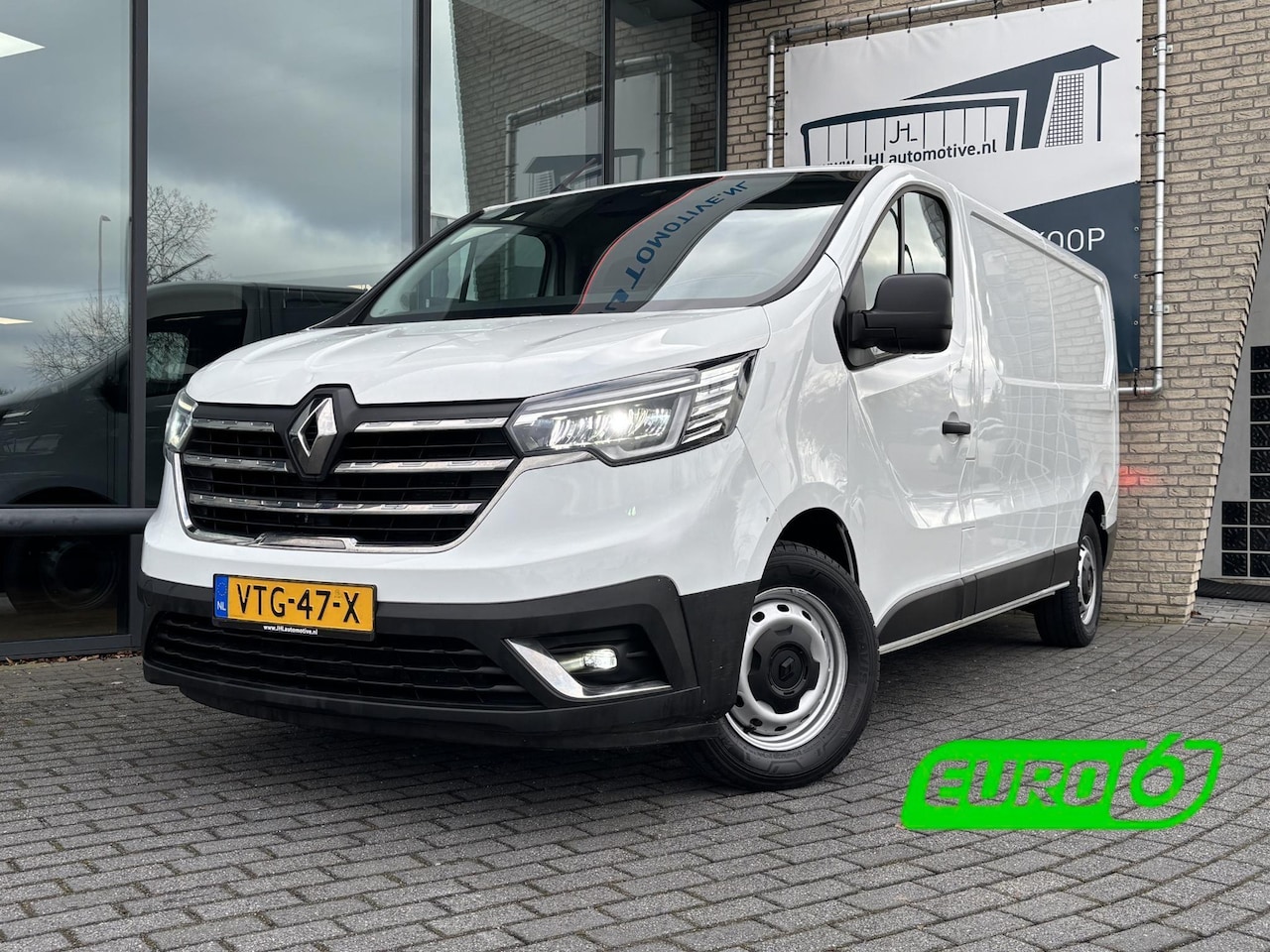 Renault Trafic - 2.0 dCi 130 T30 L2H1 Comfort*CRUISE*TEL*A/C*3PERS* - AutoWereld.nl