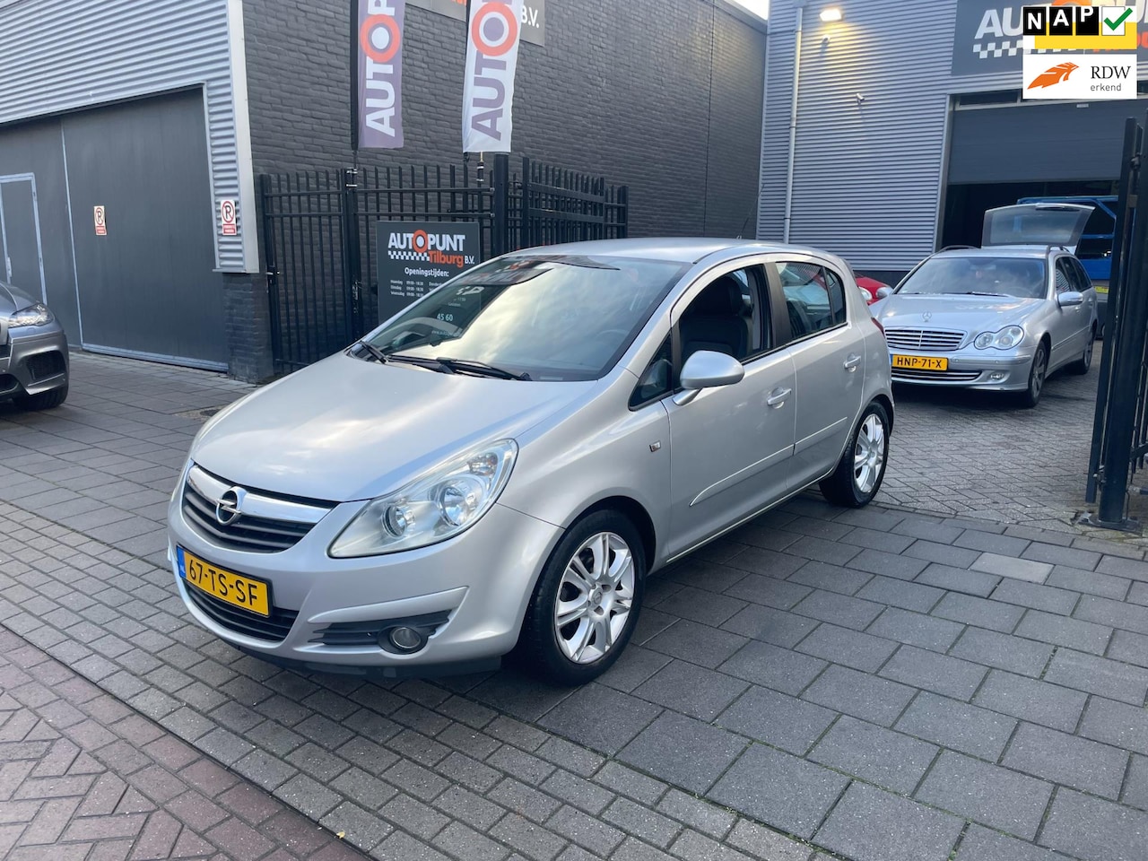 Opel Corsa - 1.4-16V Cosmo Airco NAP APK 1 Jaar - AutoWereld.nl