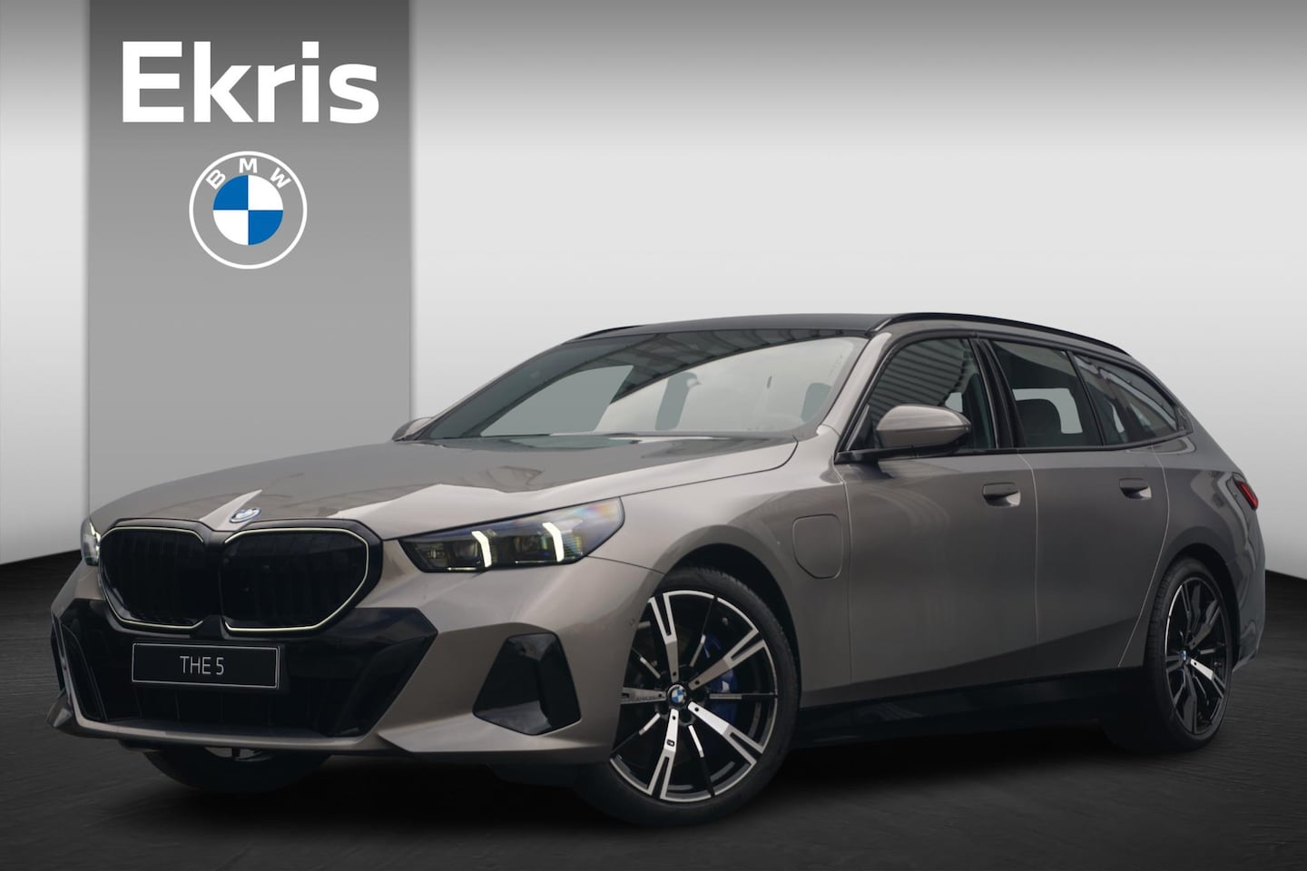 BMW 5-serie Touring - 550e xDrive M Sportpakket Pro | Panoramadak | Bowers & Wilkins | Trekhaak | Comfort Pack | - AutoWereld.nl