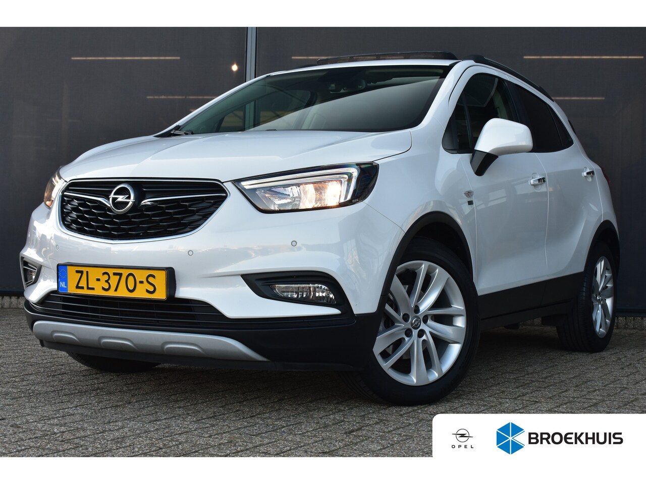 Opel Mokka X - 1.4 Turbo 120 Jaar Edition | Schuif-/Kanteldak | Trekhaak | Navigatie | Achteruitrijcamera - AutoWereld.nl