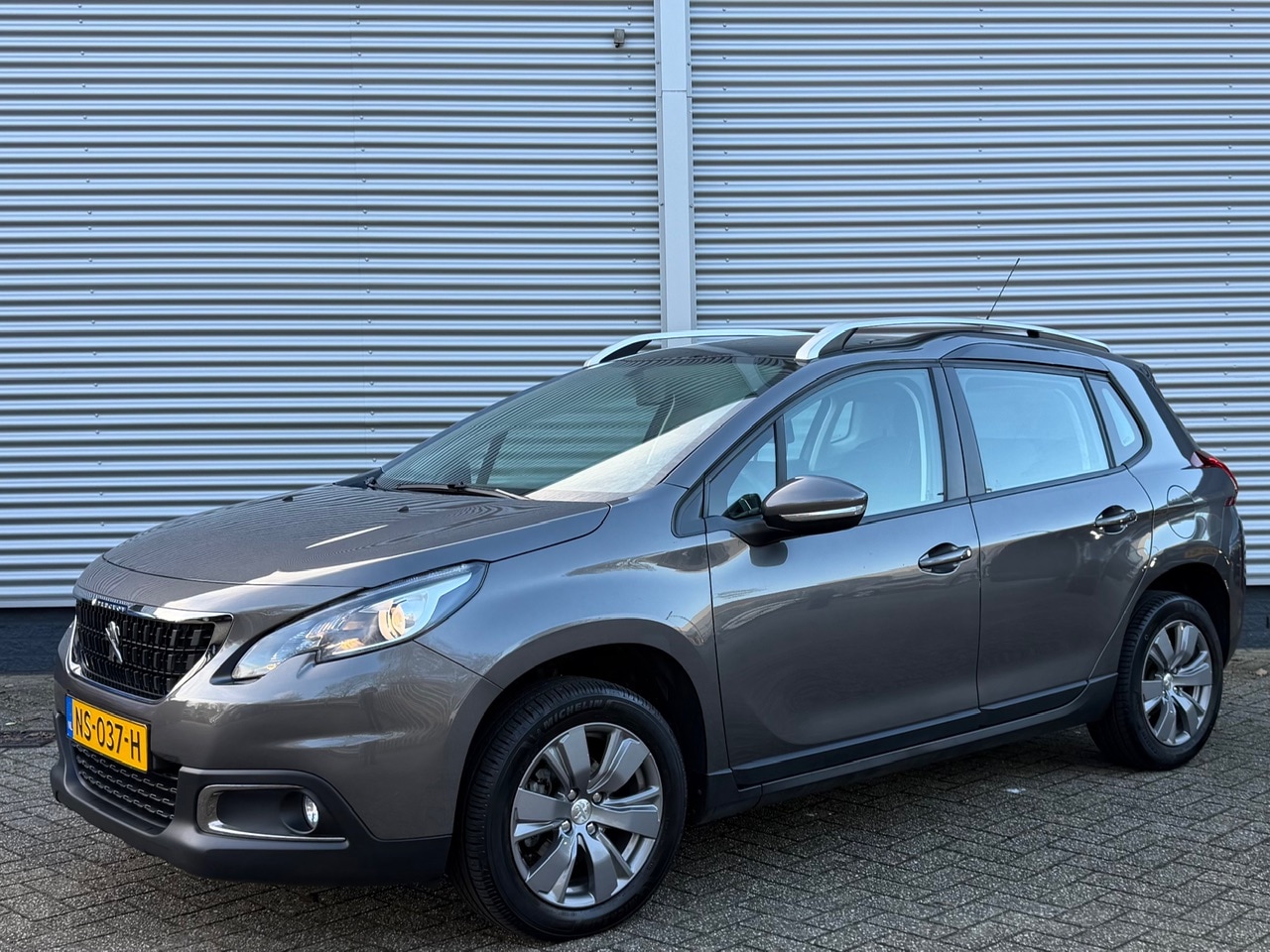 Peugeot 2008 - 1.2 Blue Lion 82pk Automaat | Navigatie | Cruise Control | Airconditioning | Bluetooth | P - AutoWereld.nl