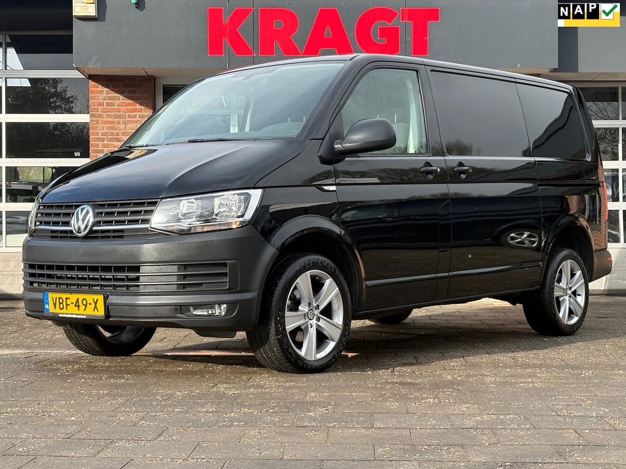 Volkswagen Transporter - 2.0 TDI L1H1 Highline 150 PK|1e EIG|NAP|EURO6|AUTOMAAT|airco|cruise|apple carplay|voorruit - AutoWereld.nl
