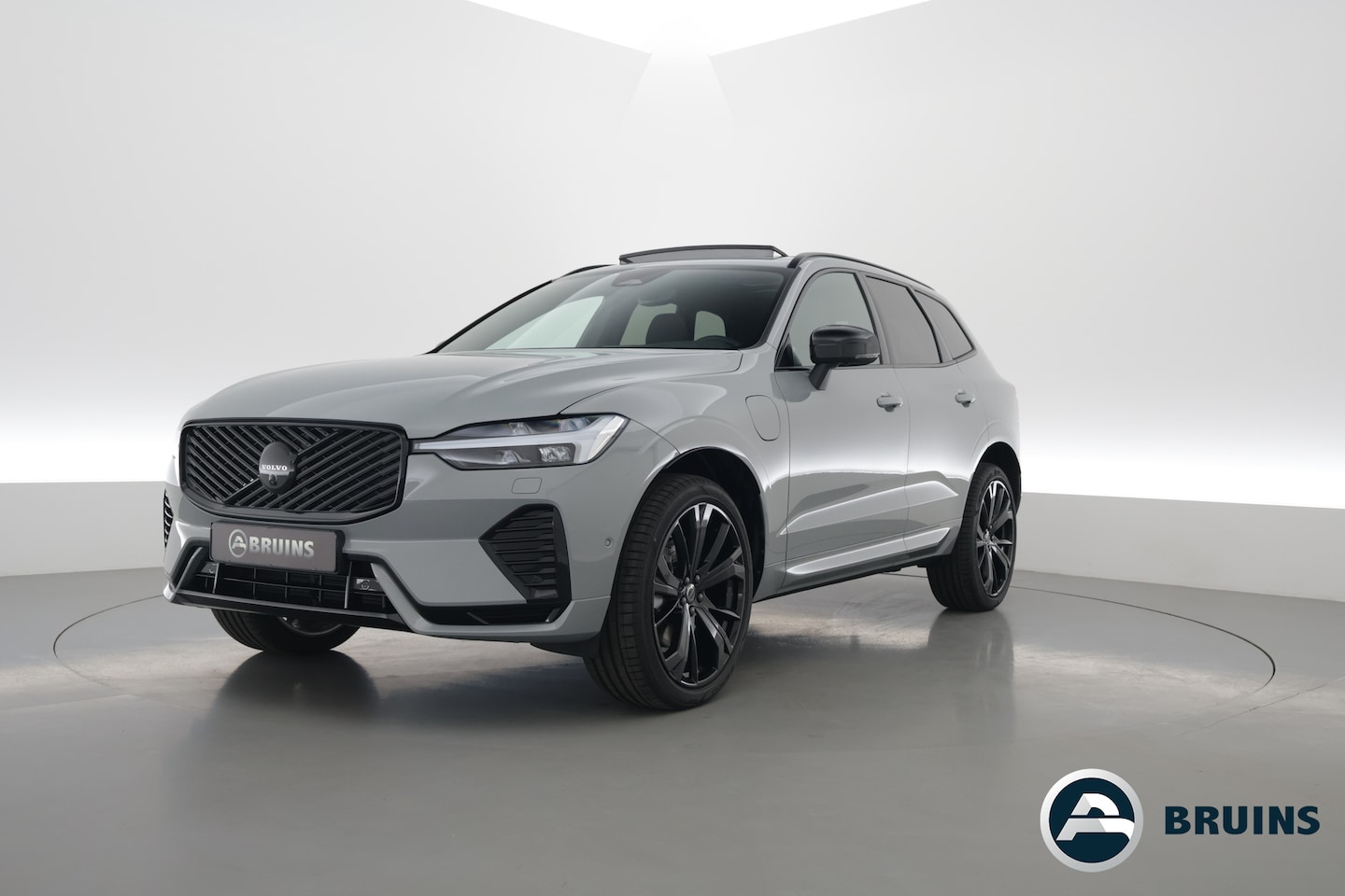 Volvo XC60 - 2.0 T8 Plug-in hybrid AWD Ultra Black Edition | Pano-dak | H&K Audio | Head up | Gelaagd G - AutoWereld.nl