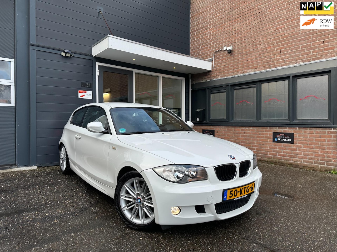 BMW 1-serie - 116i Business Line Sport|Nap|M-Sport|Navi|Cruise - AutoWereld.nl