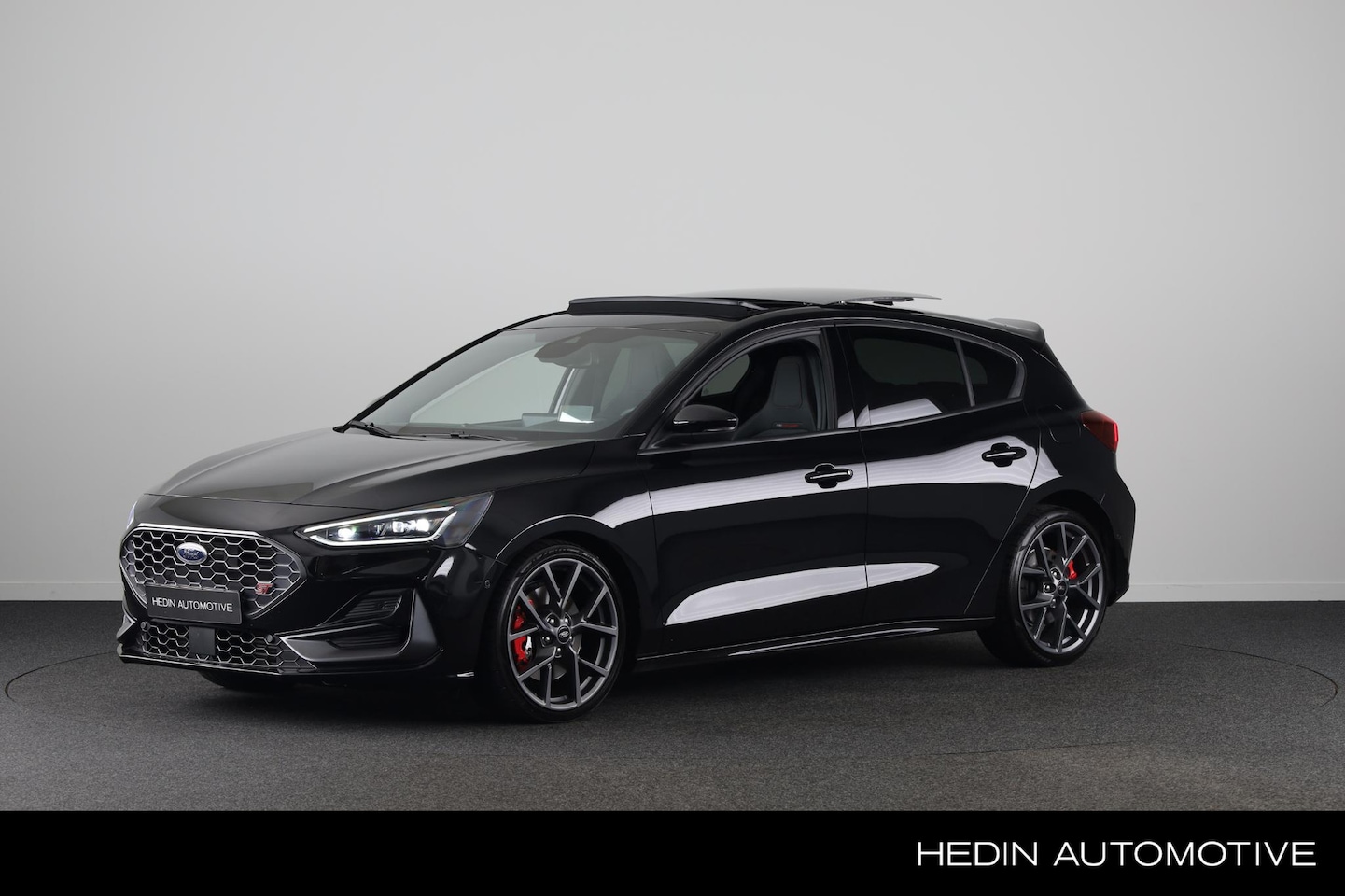 Ford Focus - 2.3 EcoBoost 280PK Automaat ST-X | Panoramadak | Driver Assistance | Winter Pack | Matrix - AutoWereld.nl