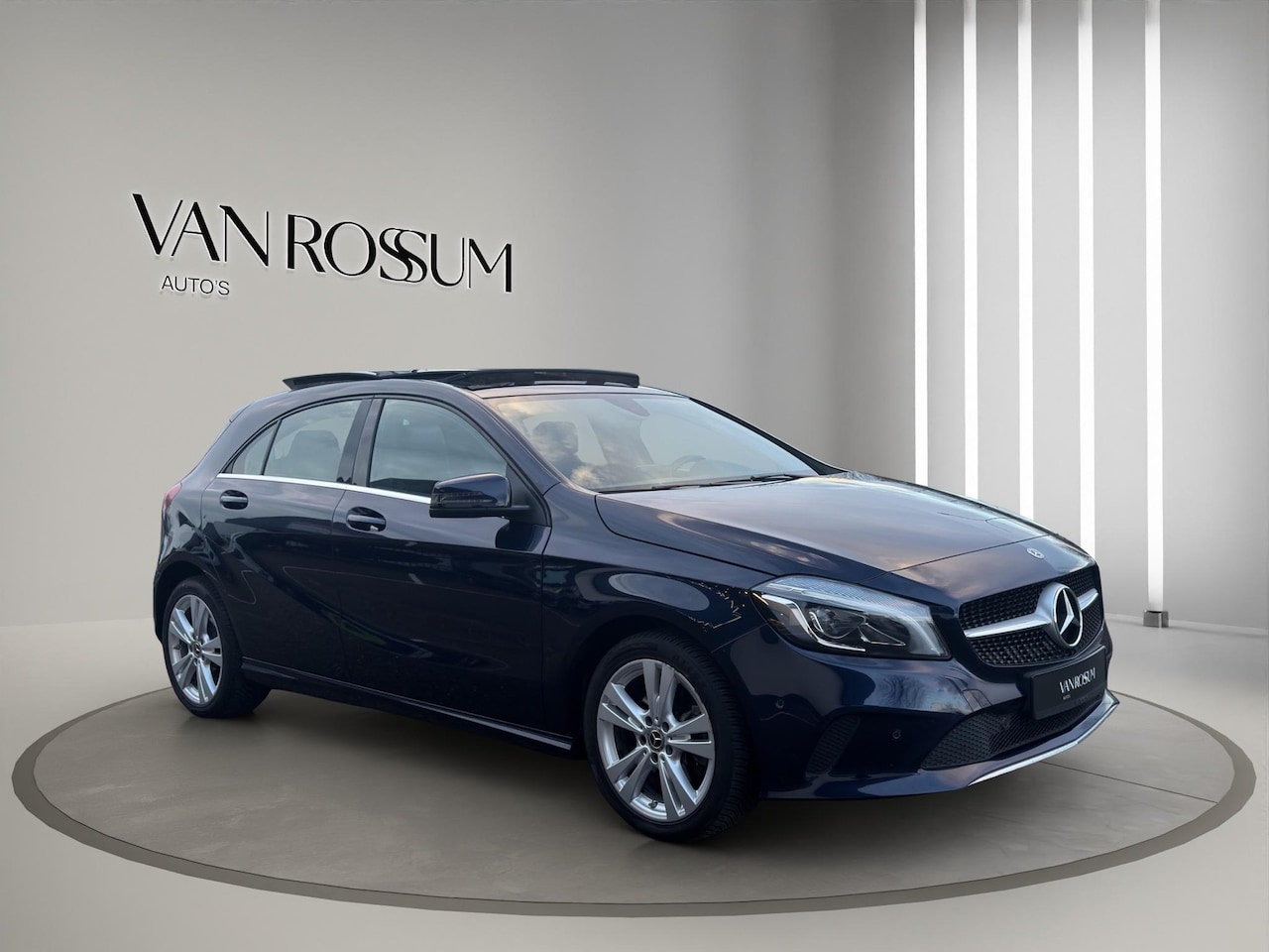 Mercedes-Benz A-klasse - A 180 Urban PANO Automaat Stoelverwarming 1e Eigenaar - AutoWereld.nl
