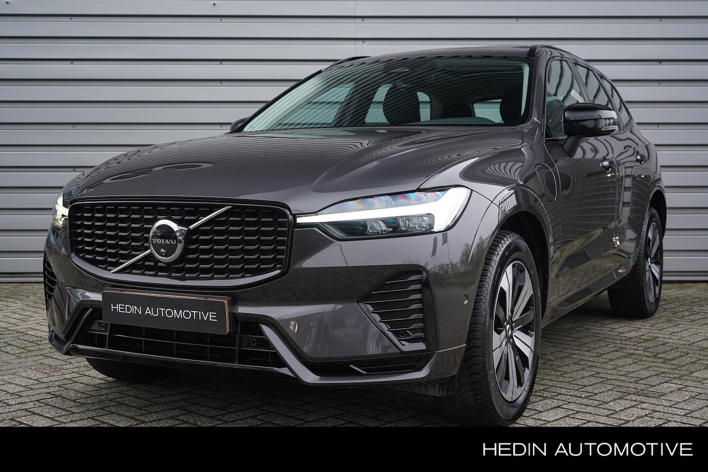Volvo XC60 - 2.0 T6 Plug-in hybrid AWD Plus Dark | Google on Board | Electrische Stoelen | Adaptieve Cr - AutoWereld.nl