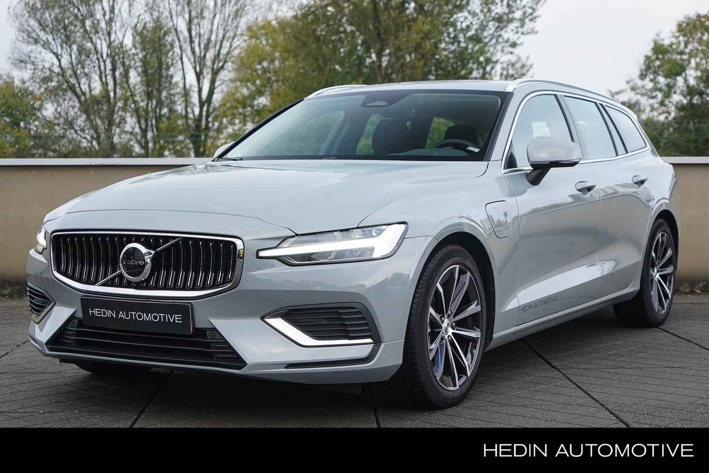 Volvo V60 - 2.0 T6 Plug-in hybrid AWD Essential Edition Adaptieve Cruise Control | Google Infotainment - AutoWereld.nl