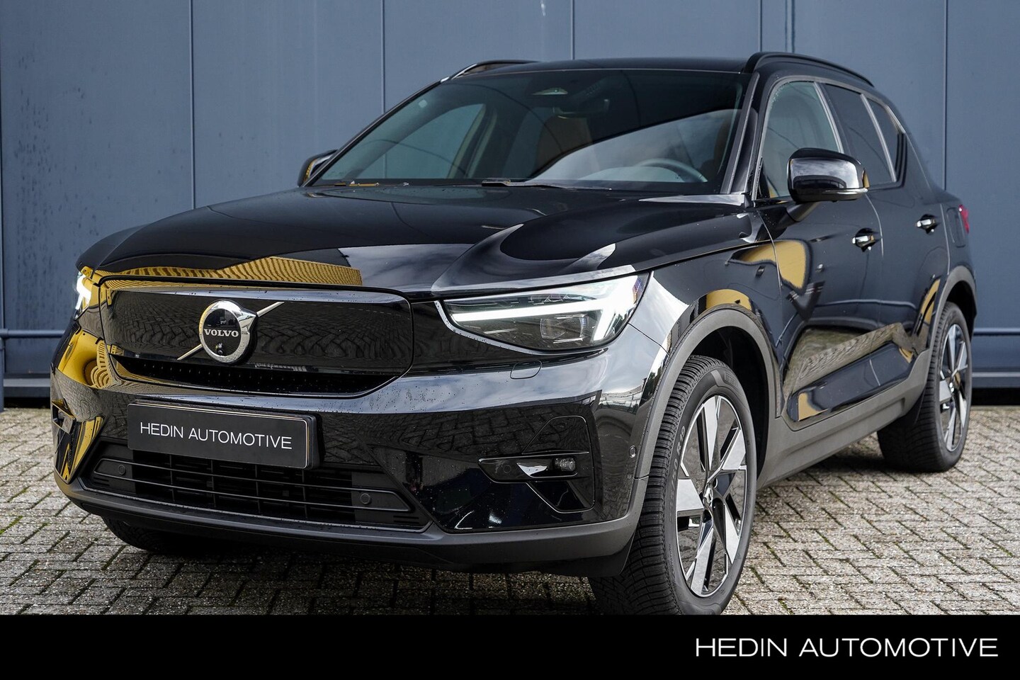 Volvo EX40 - Single Motor Extended Range Ultra | Trekhaak | Lederen bekleding | Pixel LED | All seasonb - AutoWereld.nl