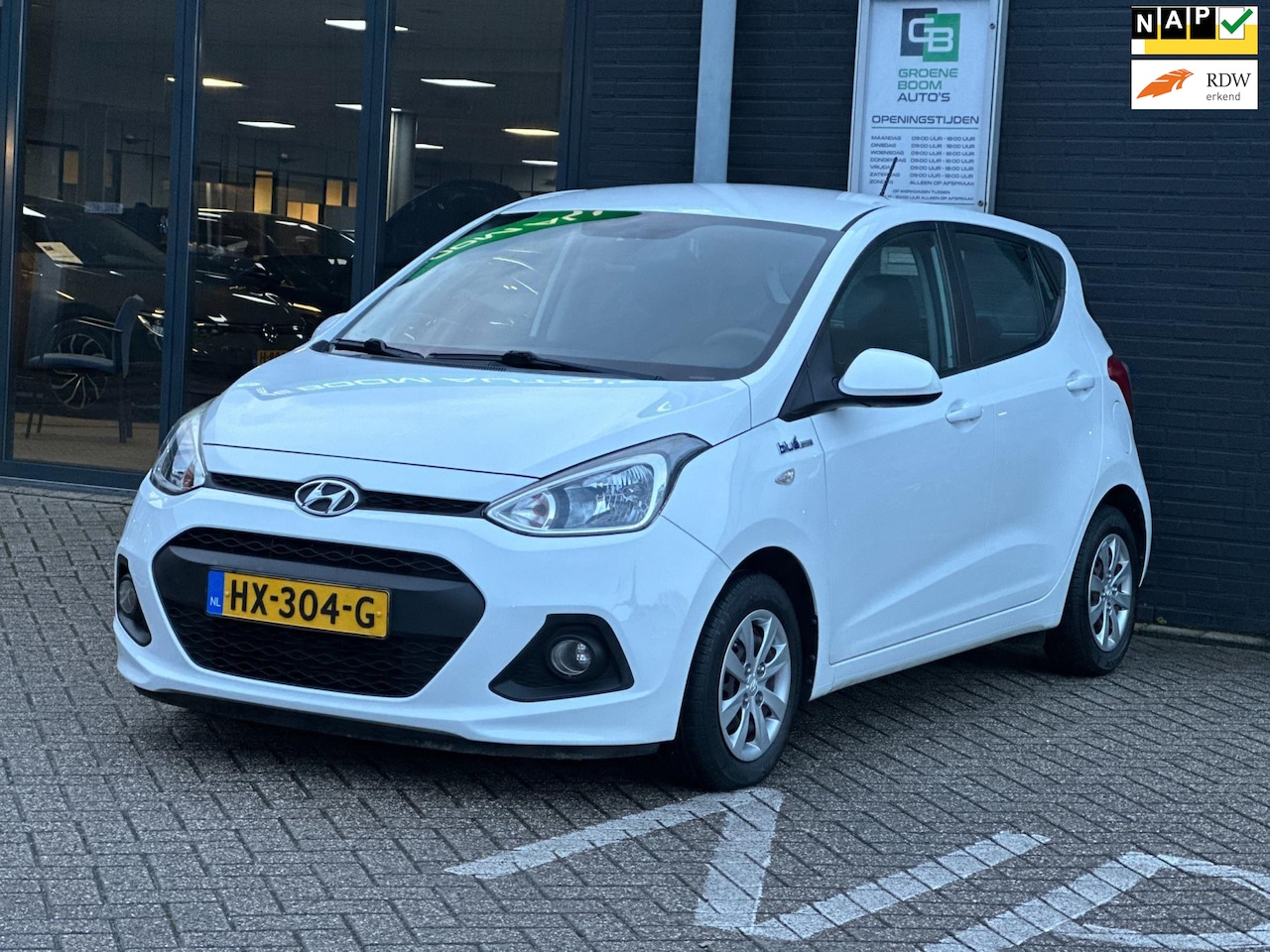 Hyundai i10 - 1.0i i-Motion Comfort/1STE EIG/NAVI/5-DRS/KM 27.296 NL-AUTO NAP!! - AutoWereld.nl