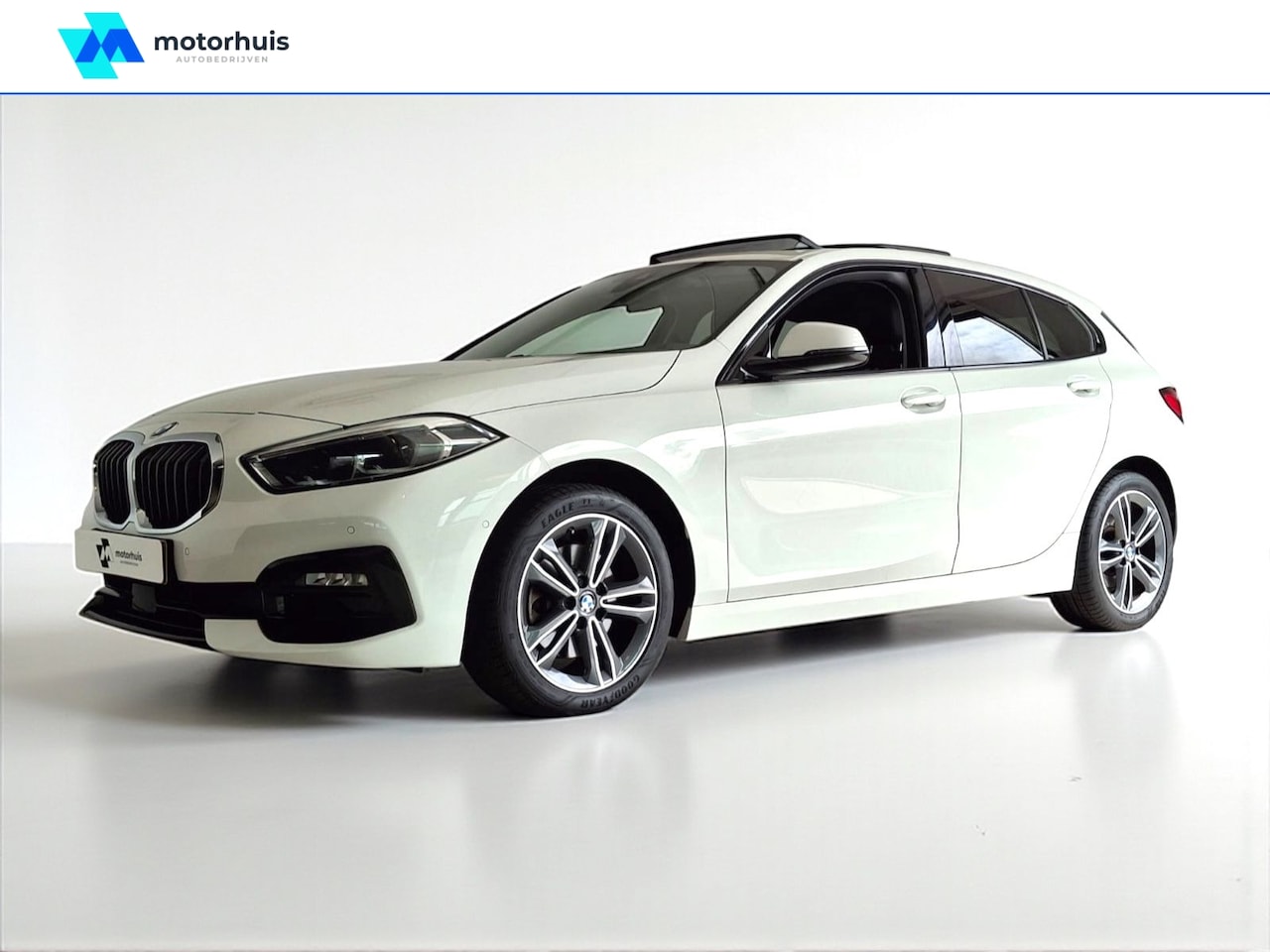 BMW 1-serie - (f40) 118i 140pk Executive Edition Aut. PANO LED CAMERA PDC LMV - AutoWereld.nl