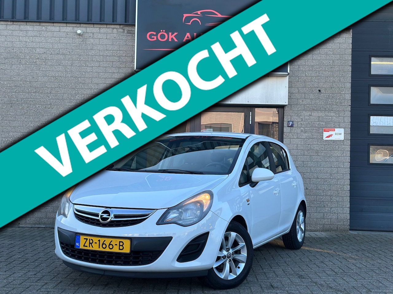 Opel Corsa - 1.2 EcoFlex Selection / Airco / Lage KM stand / 5 Deurs / Handsfree / USB - AutoWereld.nl