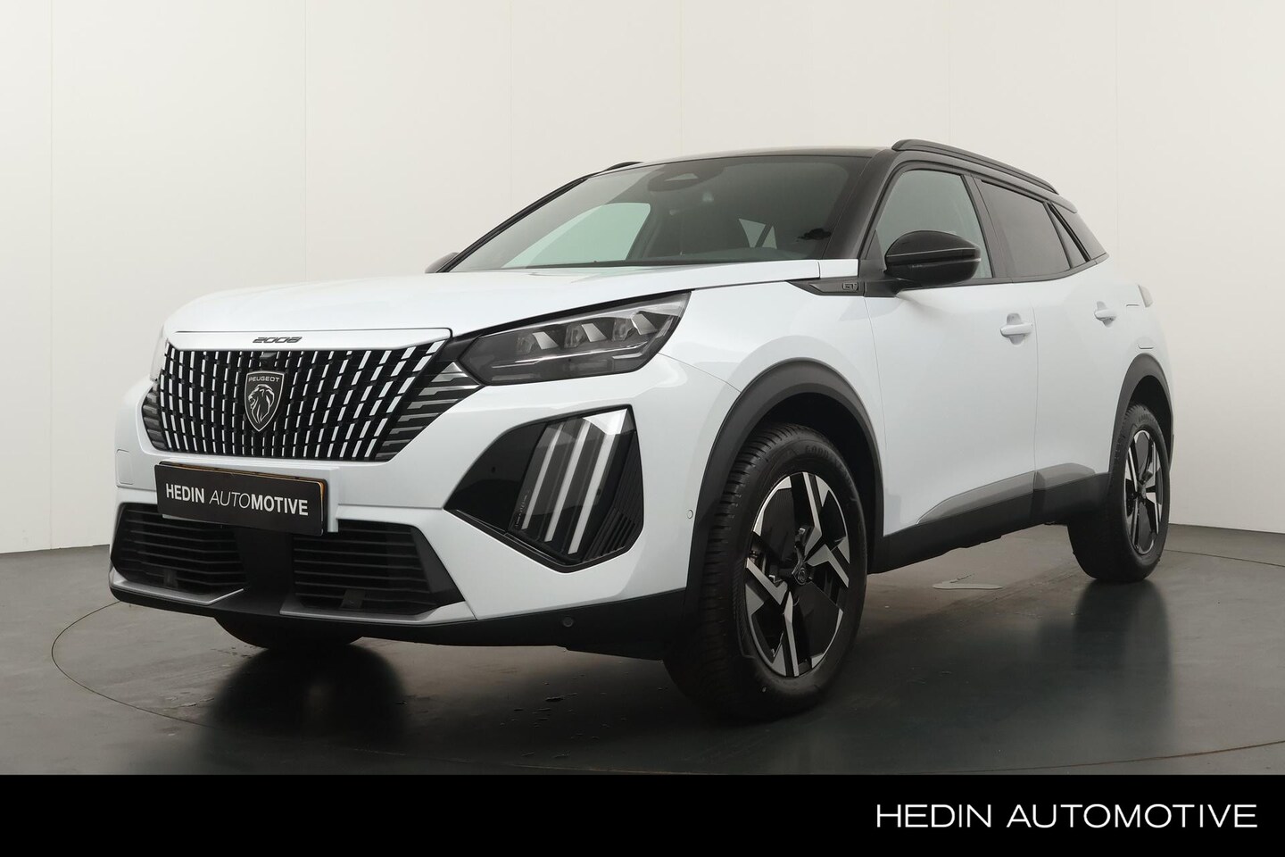 Peugeot 2008 - 1.2 Hybrid 145 GT | Navigatie | Camera Voor + Achter | Adaptive cruise control | Apple Car - AutoWereld.nl