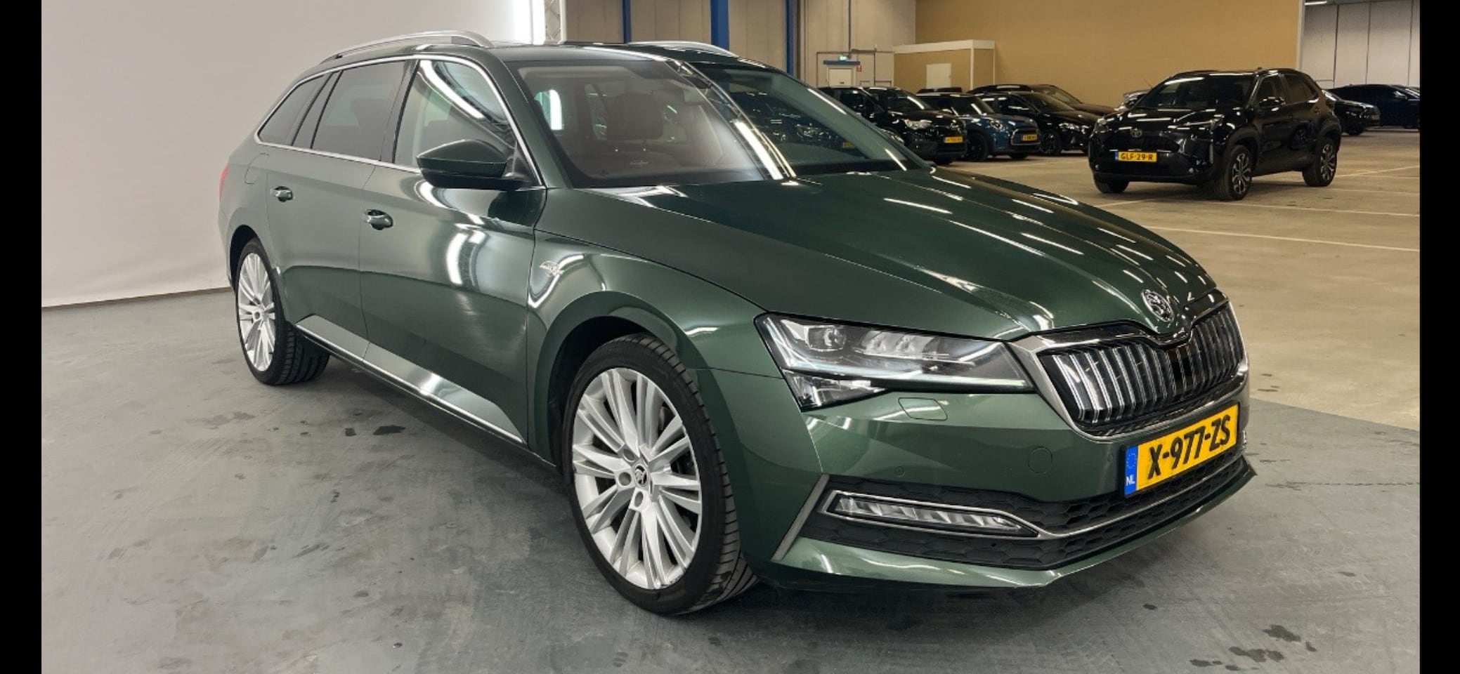 Skoda Superb Combi - 1.4 TSI iV Business Edition Plus Laurin & Klement uitvoering - AutoWereld.nl