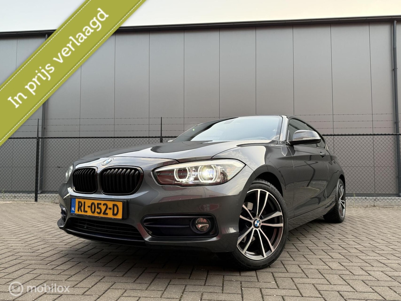 BMW 1-serie - 118i Edition Sport Line Shadow Executive Automaat | Clima | Schuifdak | LED | Trekhaak | P - AutoWereld.nl