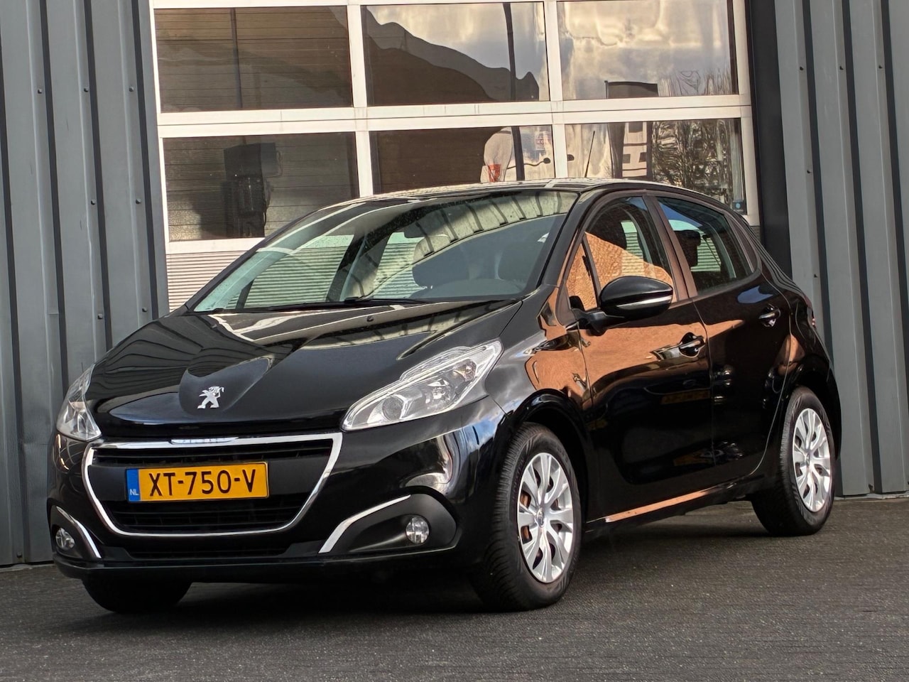 Peugeot 208 - 1.2 PureTech Blue Lease Airco Navigatie - AutoWereld.nl