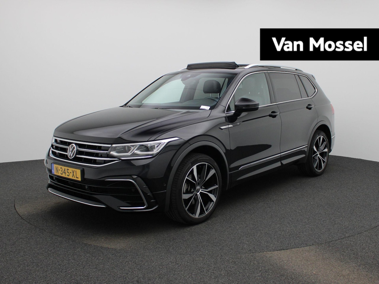 Volkswagen Tiguan Allspace - 1.5 TSI R-Line Business+ 7p. AUTOMAAT | PANORAMADAK | ADAPTIEVE CRUISE | HEAD-UP | R-LINE - AutoWereld.nl