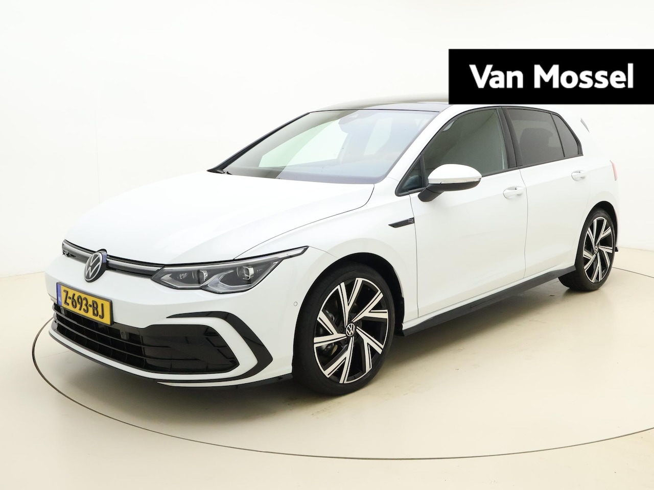 Volkswagen Golf - 1.5 eTSI R-Line Business | Automaat | Schuif/Kanteldak | Standkachel | Stoelverwarming | C - AutoWereld.nl